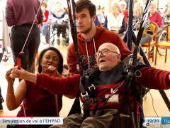 Simulateur parapente à l'Ehpad d' Evreux - Saint - Michel en intergénération